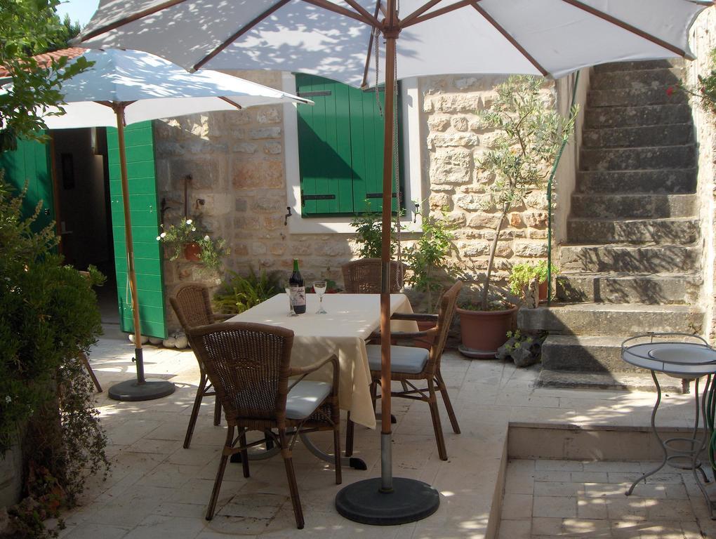 Guest House Lucijo Vrboska Luaran gambar