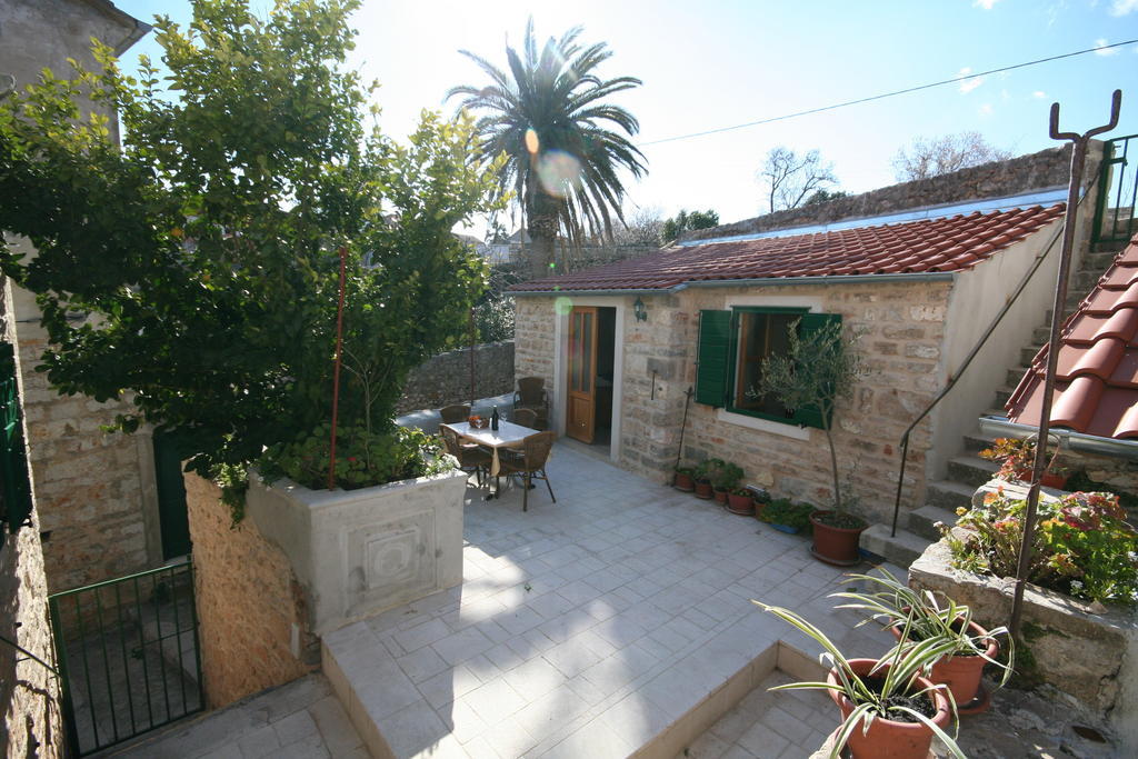 Guest House Lucijo Vrboska Luaran gambar